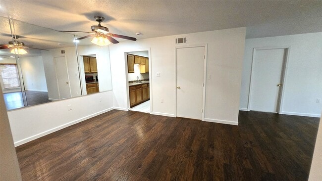 Building Photo - 7400 Bellerive Dr