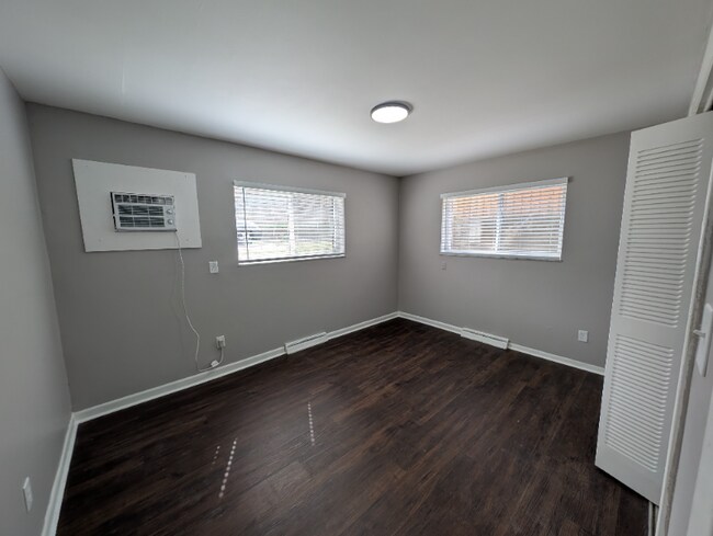 Building Photo - 110 Cromwell Pl