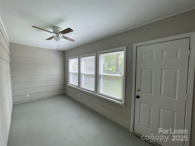 Building Photo - 1607 Russell Ave