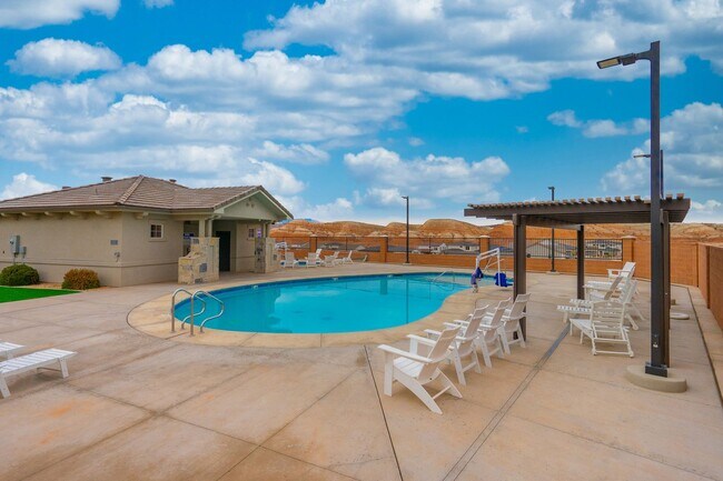 Building Photo - Newer Home in Prime Location with Spacious Layout & Two Living Areas