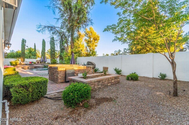 Building Photo - 2061 E Prescott Pl