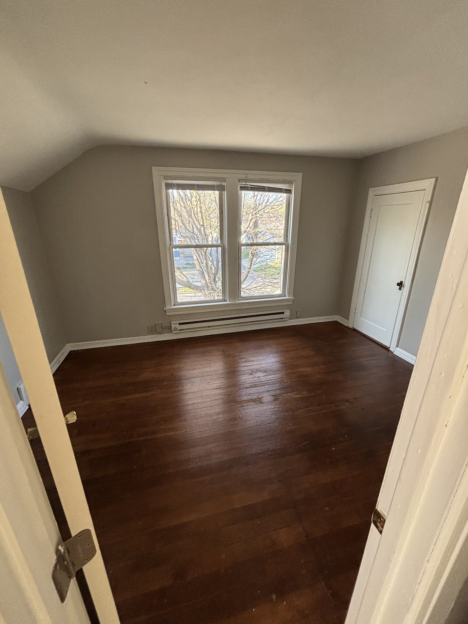 Building Photo - 472 Case Ave