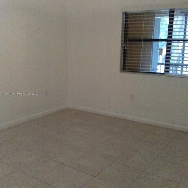 Building Photo - 10441 SW 156th Ct