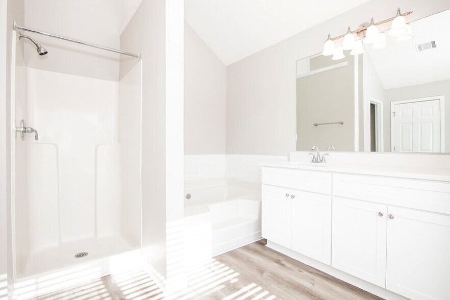 Building Photo - 150 Stillwood Dr