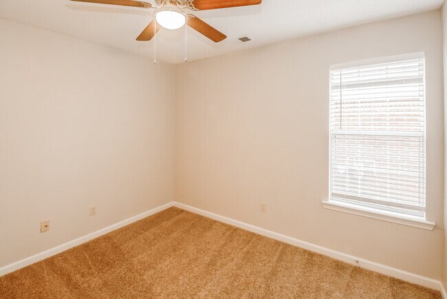 Building Photo - 4490 Shadow Glen Cove