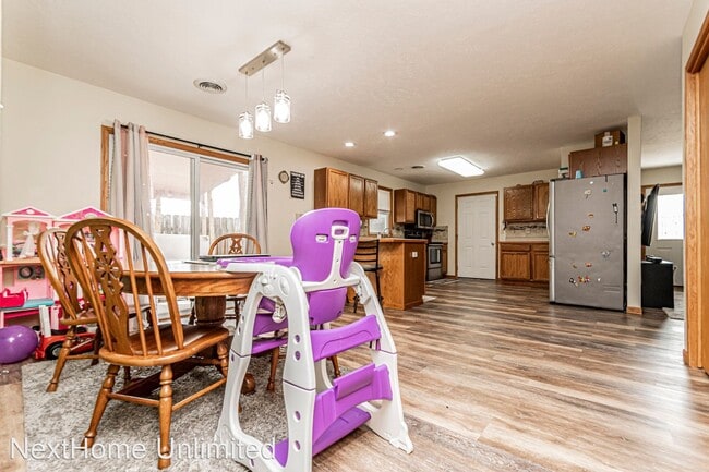 Building Photo - 3 br, 2 bath House - 120 W Spruce St