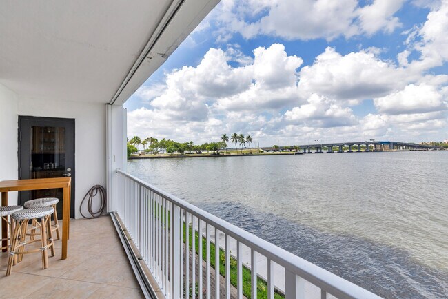 Building Photo - 2860 S Ocean Blvd