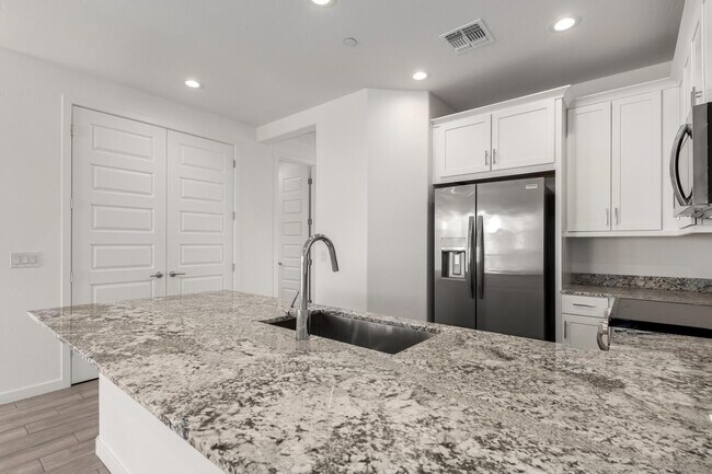 Building Photo - 4054 E Amoroso Dr