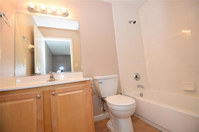 Building Photo - 7 Ryarbor Dr