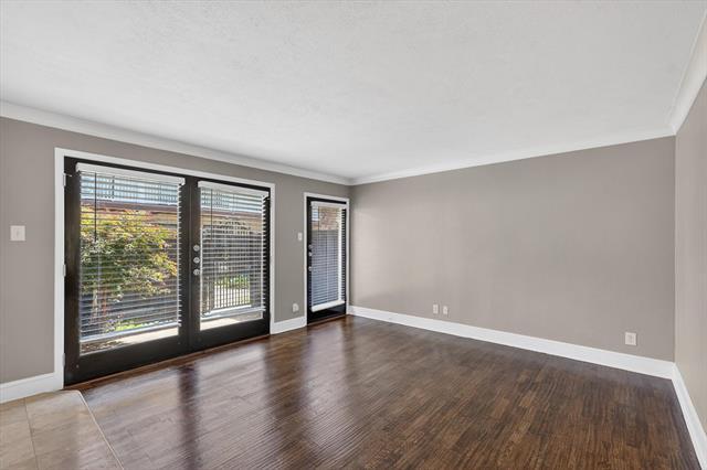 Building Photo - 5932 Sandhurst Ln