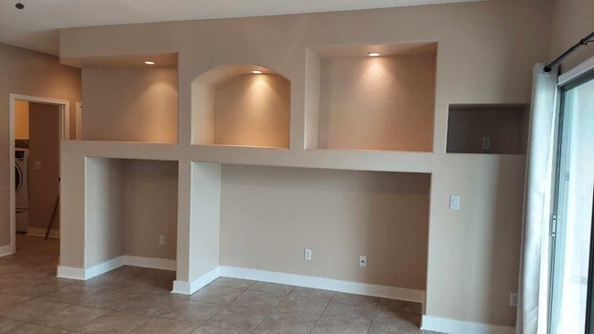 Building Photo - GORGEOUS HOME IN AVONDALE!!