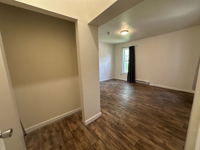 Building Photo - 107 W Pulteney St