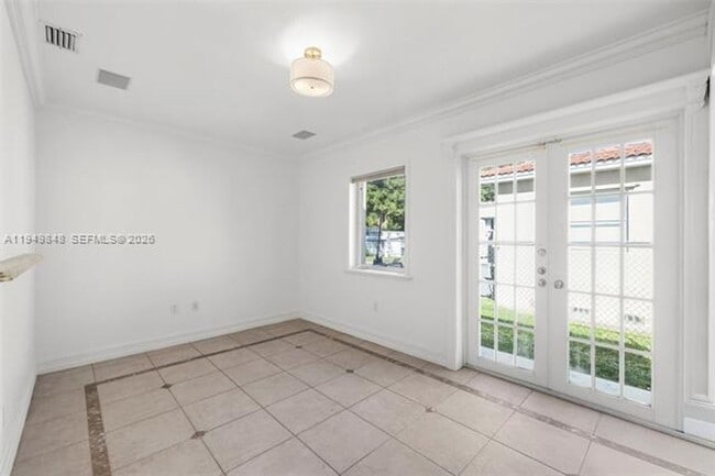 Building Photo - 3411 SW 27th St