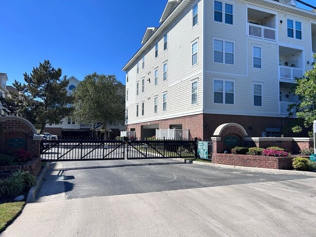 Building Photo - Gated community on the bay side of Shore Dr! "ASK ABOUT OUR ZERO DEPOSIT"