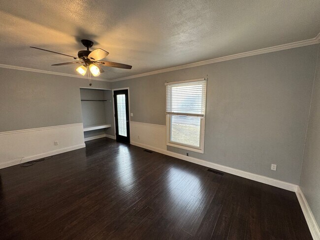 Building Photo - 4 bedroom 2 bath home in Port Byron