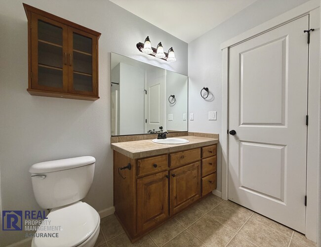 Building Photo - Charming 3BR/2.5BA Beaverton Home in Prime Location