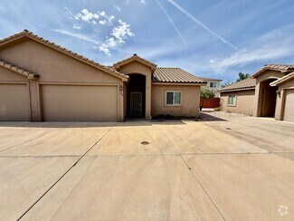 Building Photo - Spacious & Sunny Home in Quiet Hurricane N...