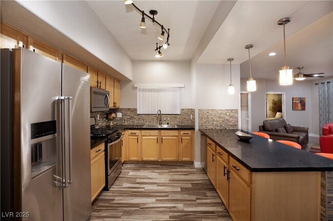 Building Photo - 8725 W Flamingo Rd
