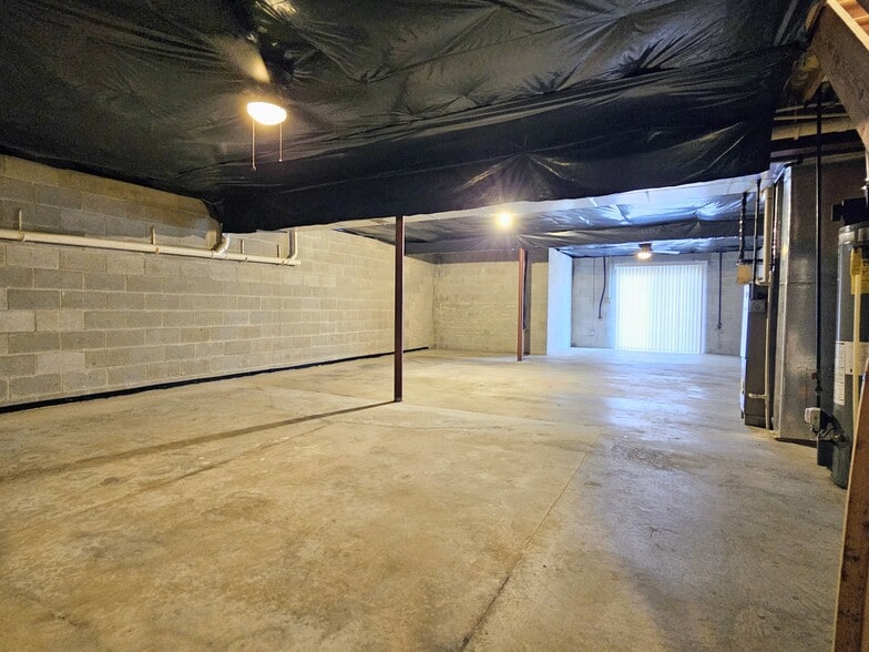 Building Photo - 40 Sandstone Ct