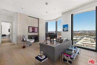 Building Photo - 211 Elm Ct