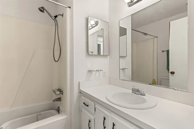 Building Photo - 540 Chateau Cir