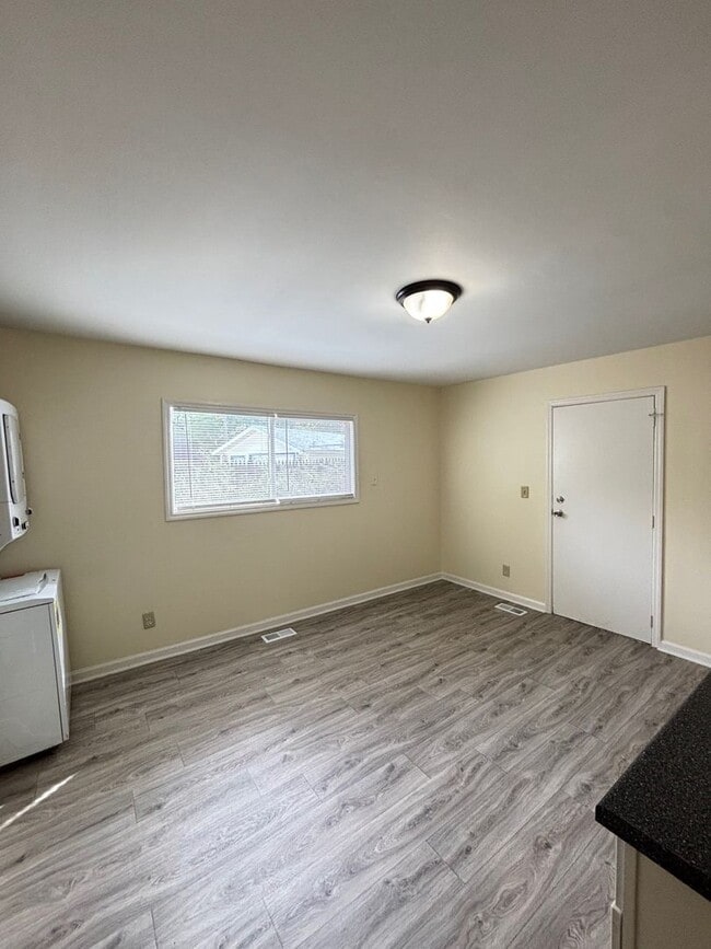 Building Photo - 402 S Dodson Dr