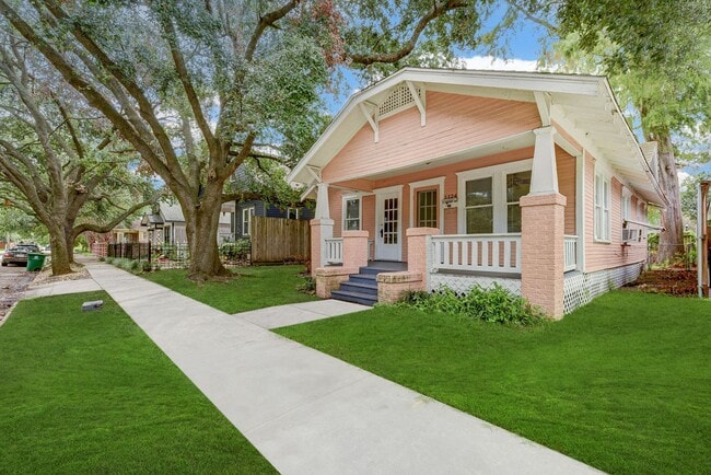 Building Photo - Charming 3-Bedroom Cottage in The Heights