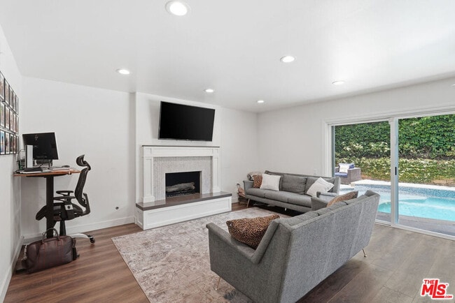 Building Photo - 5516 Bluebell Ave