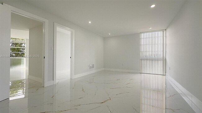 Building Photo - 3301 N Country Club Dr