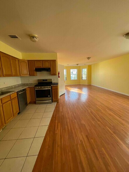 Building Photo - 275 Ridgewood Ave