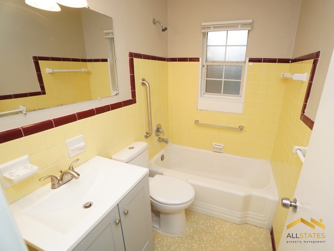 Building Photo - 2808 Southwood Dr