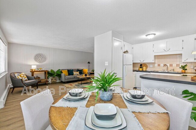 Building Photo - 476 W 10th St