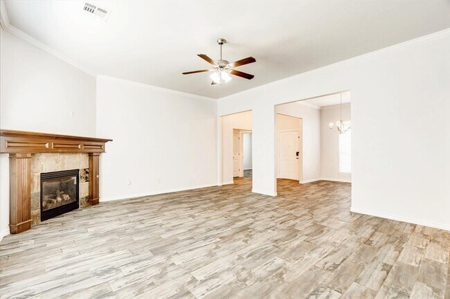 Building Photo - 3104 Loren Dr