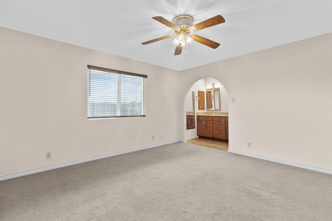 Building Photo - 2630 Gwendolyn Ln