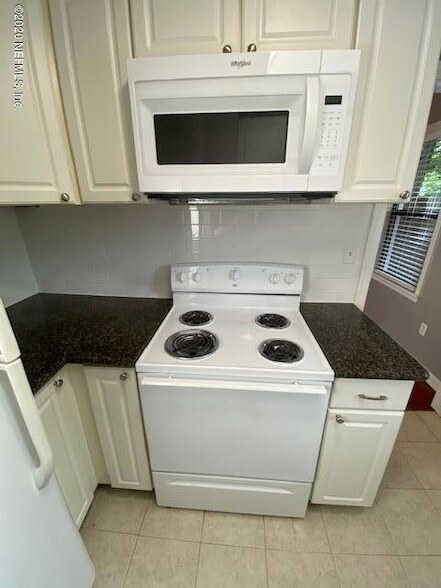 Building Photo - 4565 Royal Ave