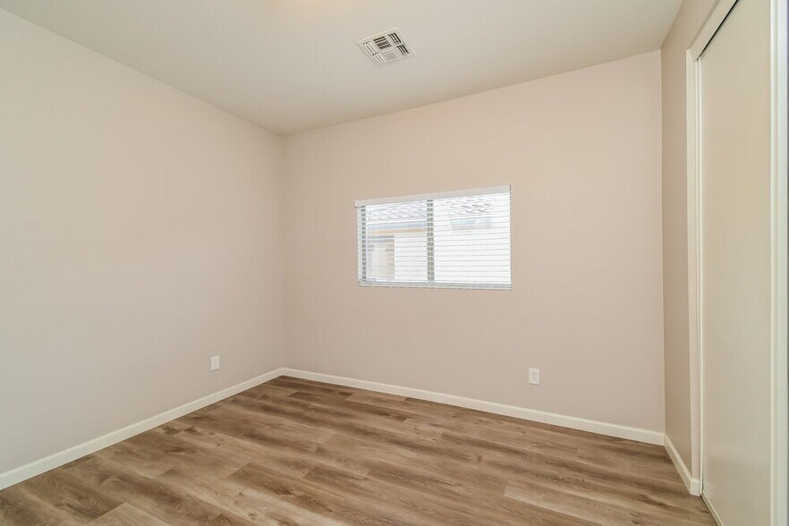 Building Photo - 10434 E Azalea Ave