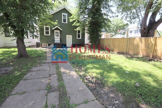 Building Photo - 610 E Gum St