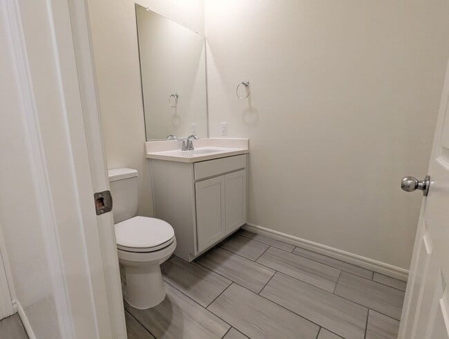 Building Photo - 1310 Ossa St