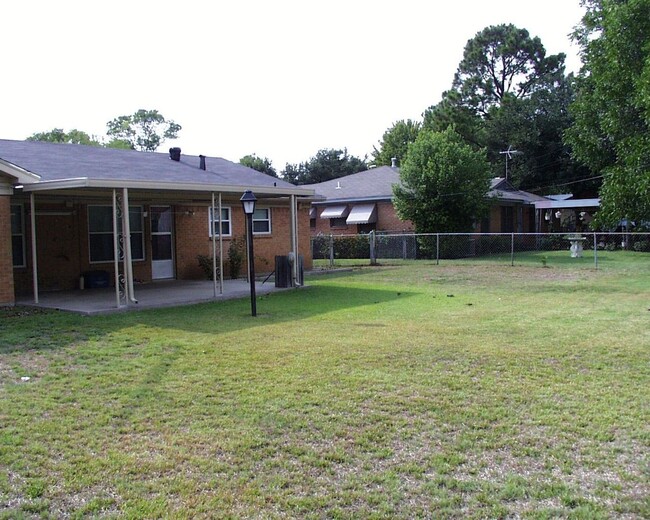 Building Photo - NRH home living