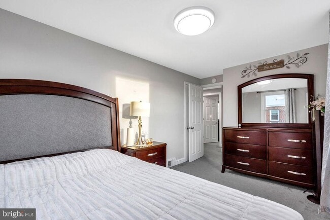 Building Photo - 945 Fariston Dr