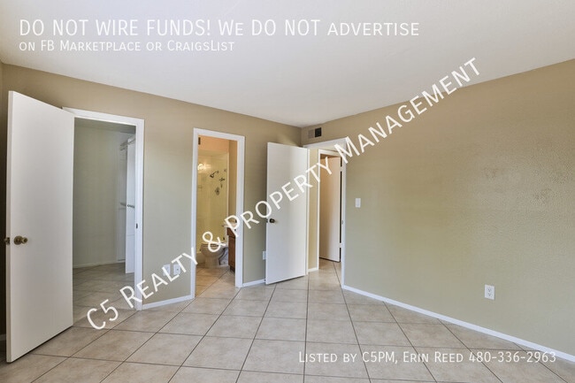 Building Photo - 217 E Fordham Dr