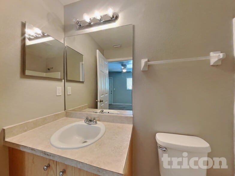 Building Photo - 2835 31st Ave E