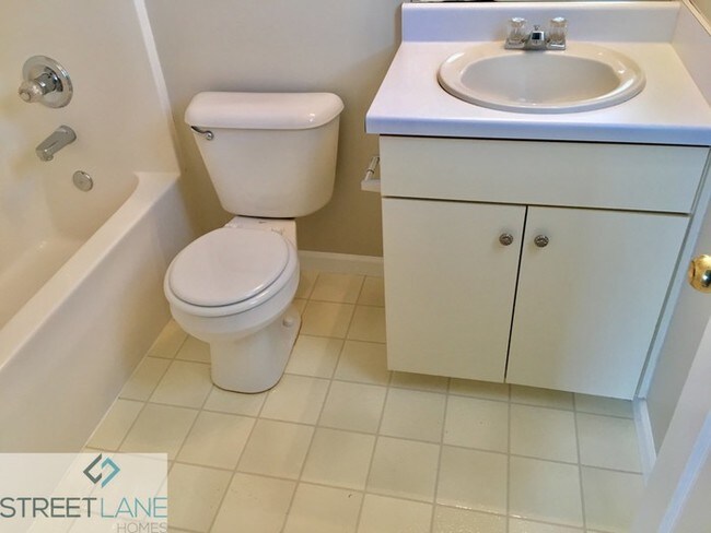 Building Photo - $500 off first month's rent!