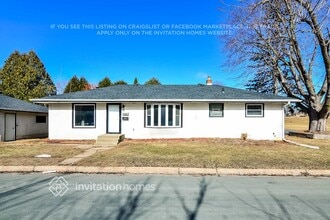 Building Photo - 2110 2nd St S