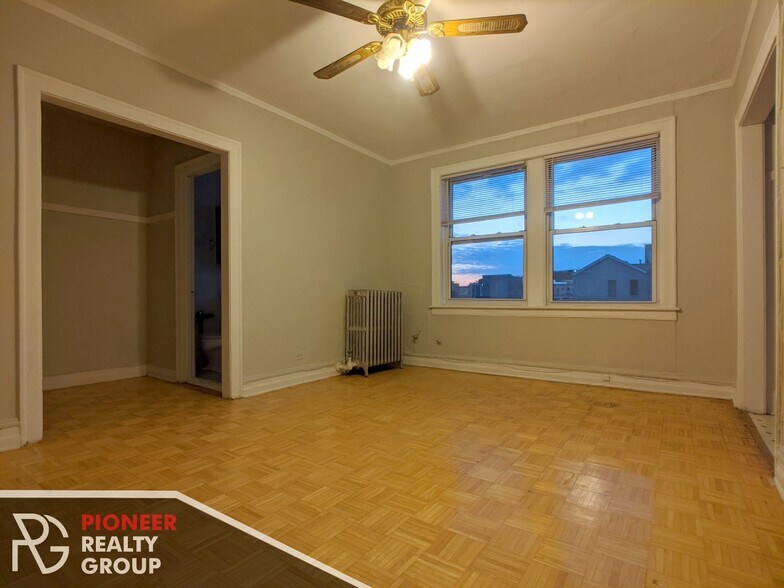 Building Photo - 705 W Belmont Ave