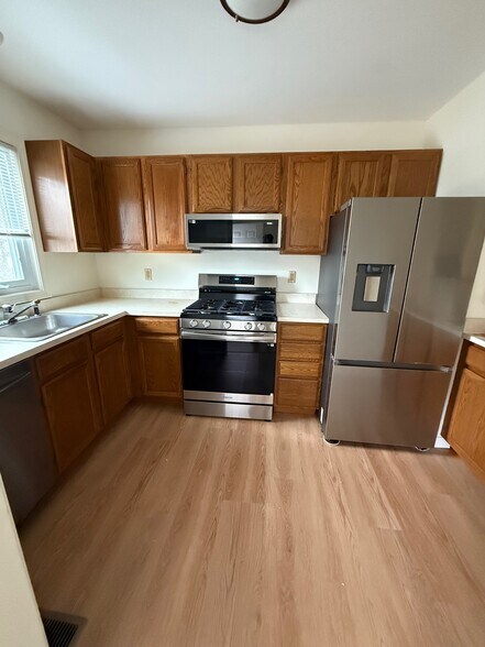 Kitchen-1 - 76 Oak Ridge Dr