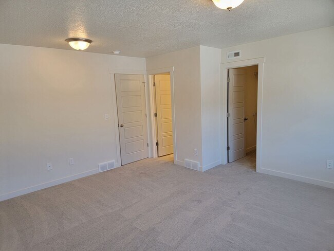 Building Photo - BRAND NEW Gorgeous Magna Townhomes!!!