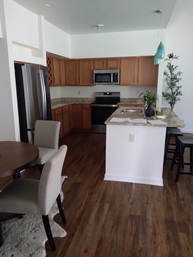 Building Photo - 2701 Pond Dr