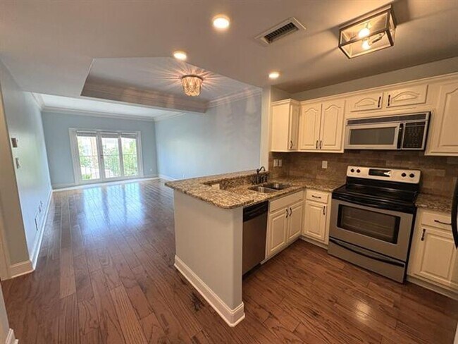 Building Photo - 1BD/1BA Condo located in The Monarch