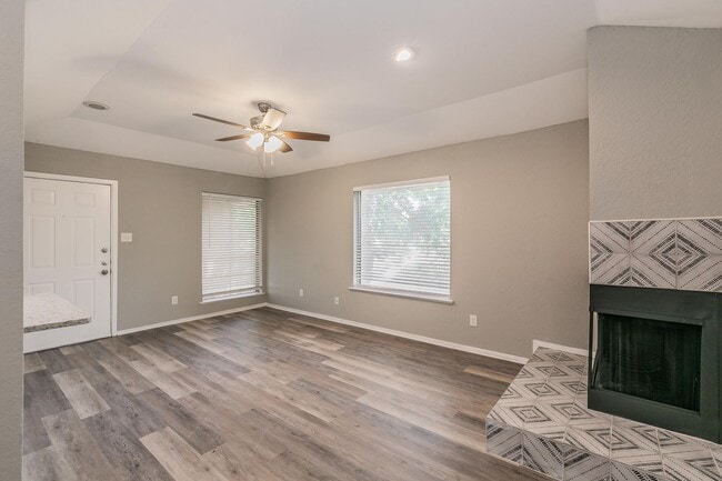 Building Photo - COMING SOON! FULLY REMODELED 2 bedroom, 2 ...